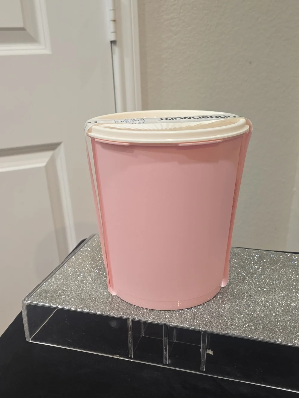 Tupperware Heritage 2.7L Canister- Pink